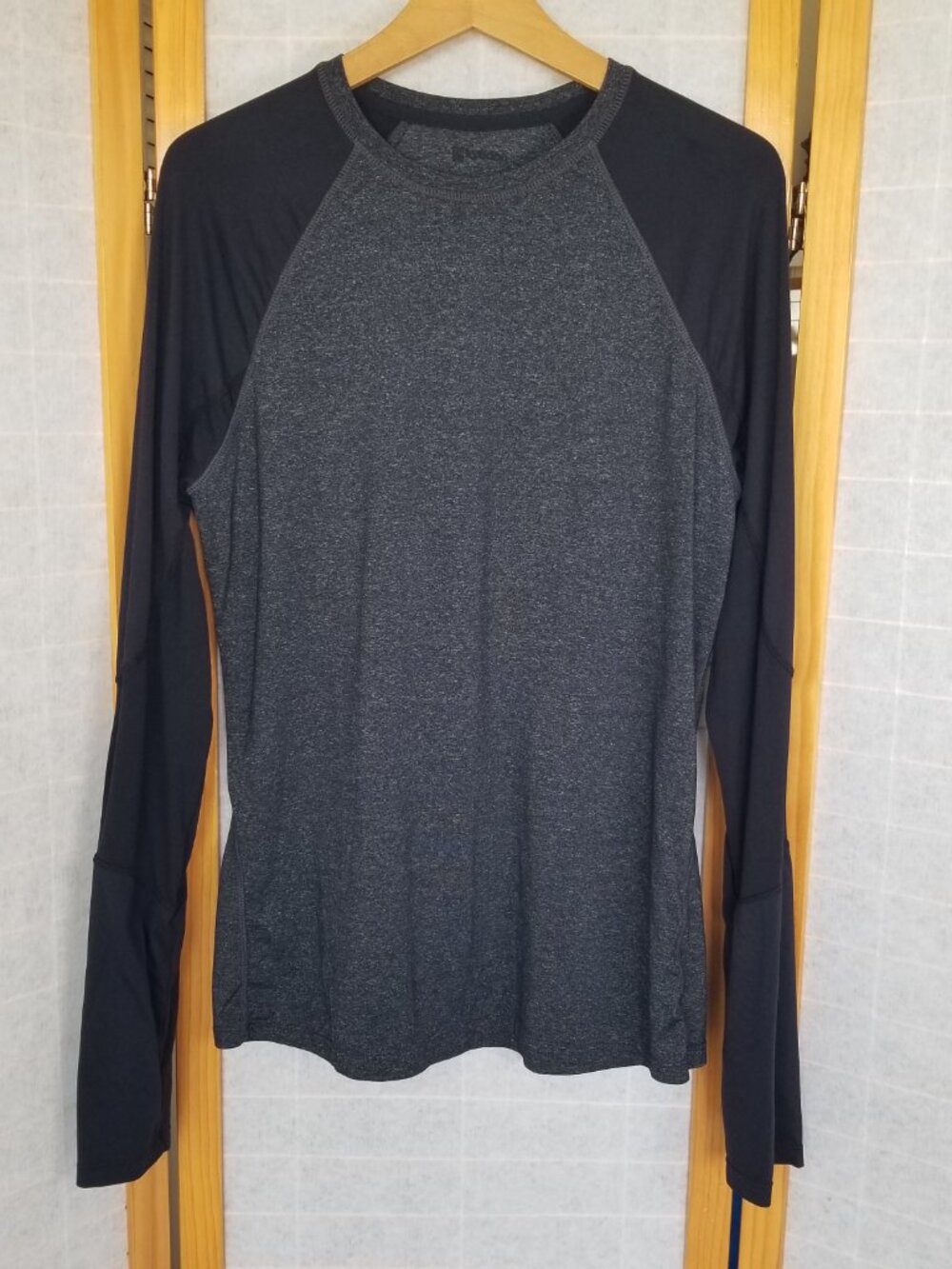Men's Kyodan Performance Shirt Size Large Long Sleeves Black Gray Baseball Shirt